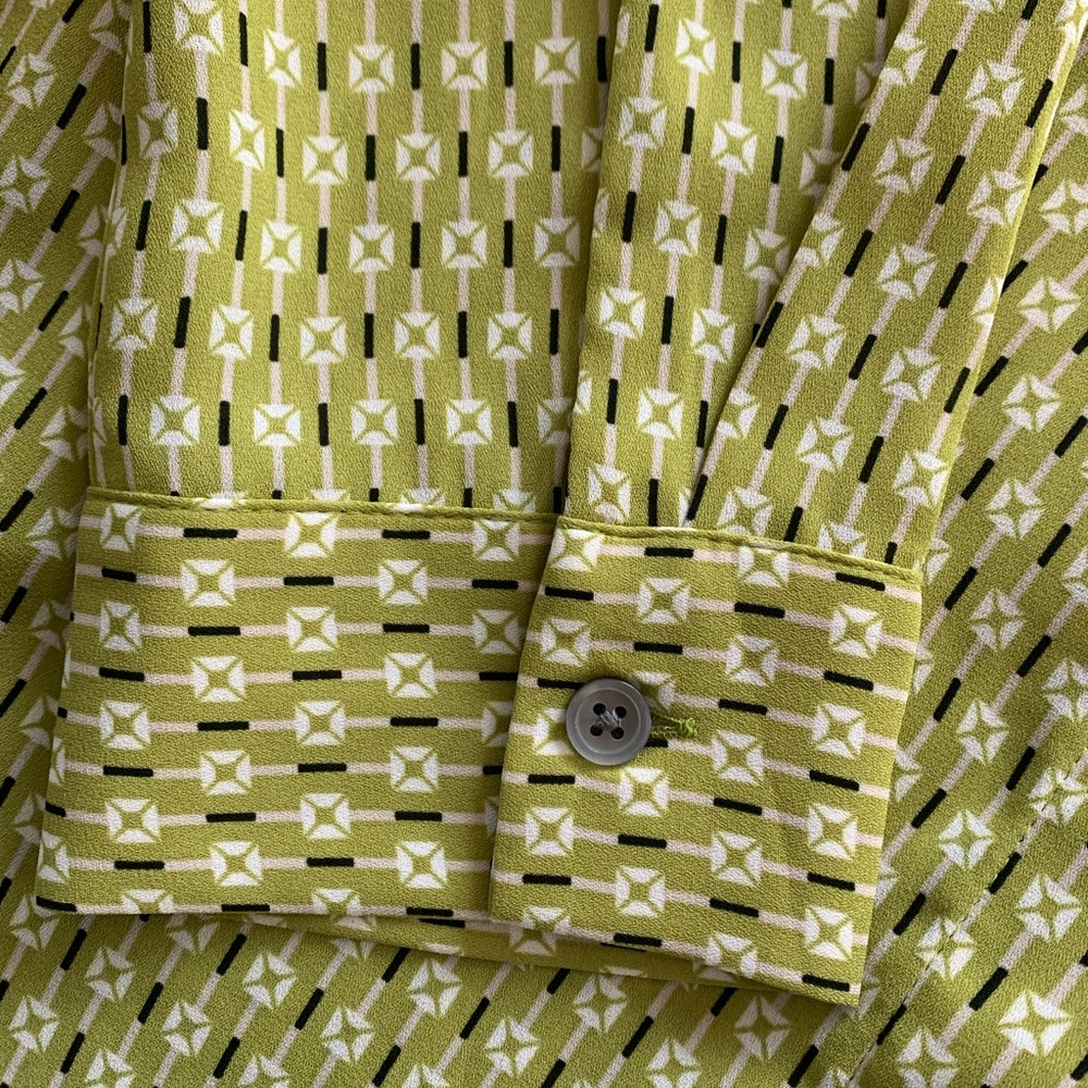 Beautiful Ann Taylor Factory size medium blouse! - Picture 4 of 5
